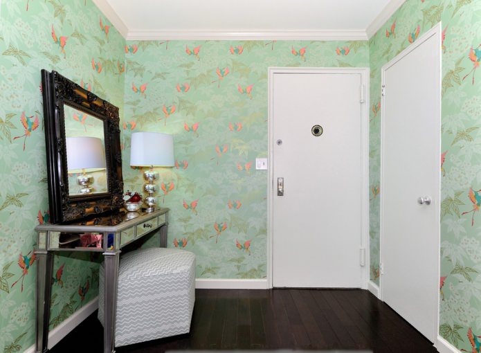 Papier peint vert dans le couloir
