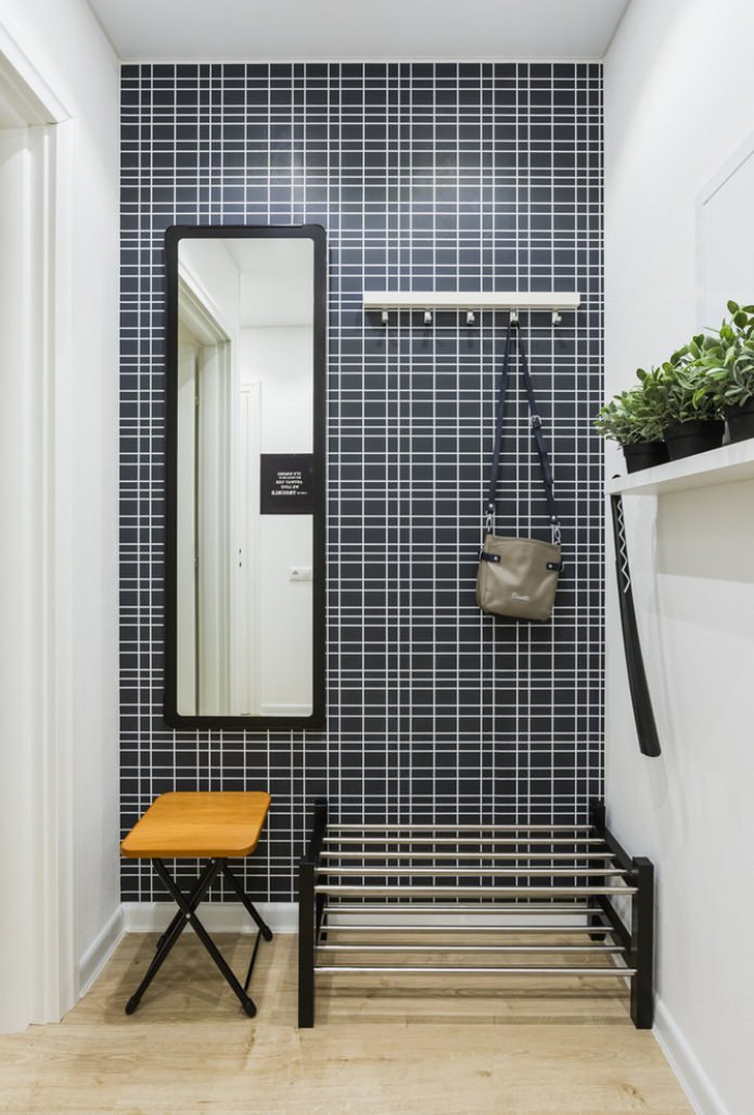 Combinaison de papier peint dans le couloir