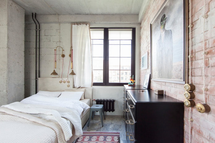 Chambre avec papier peint effet brique