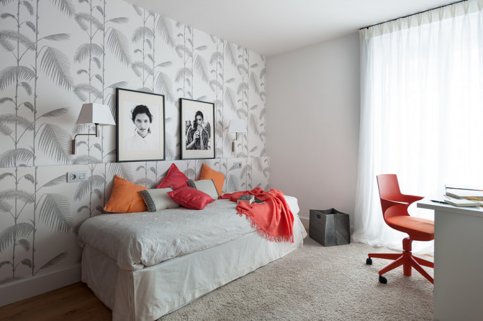 Motif de feuilles sur un mur d'accent