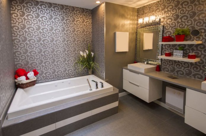 Papier peint dans la salle de bain