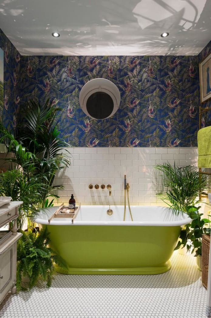 Papier peint dans la salle de bain