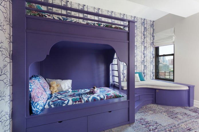 Chambre d'enfant aux tons violets