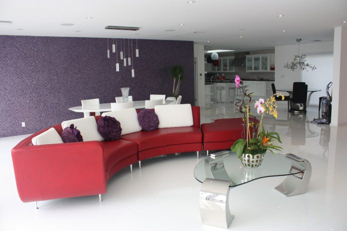 conception de salon avec un canapé rouge