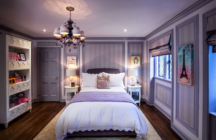 Papier peint lilas dans la chambre