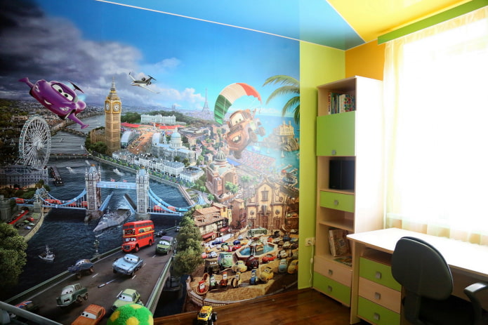 Papier peint avec une image de ville dans une chambre d'enfant