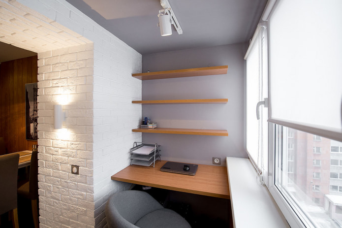 Bureau près de la cuisine