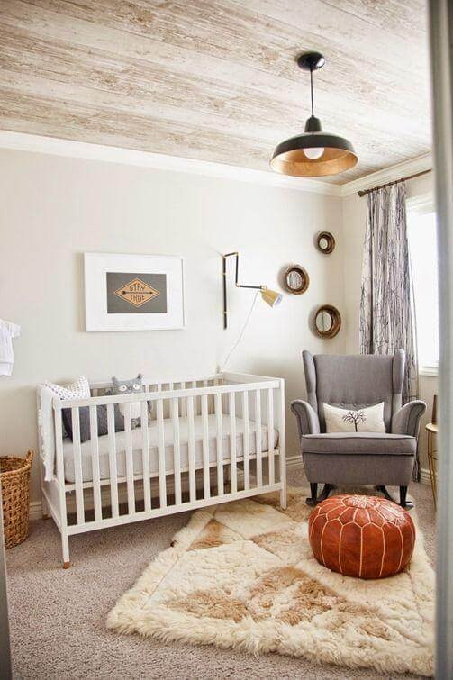 Papier peint de plafond sous l'arbre à l'intérieur