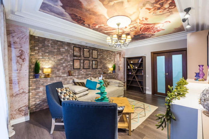 intérieur avec papier peint au plafond à fresque