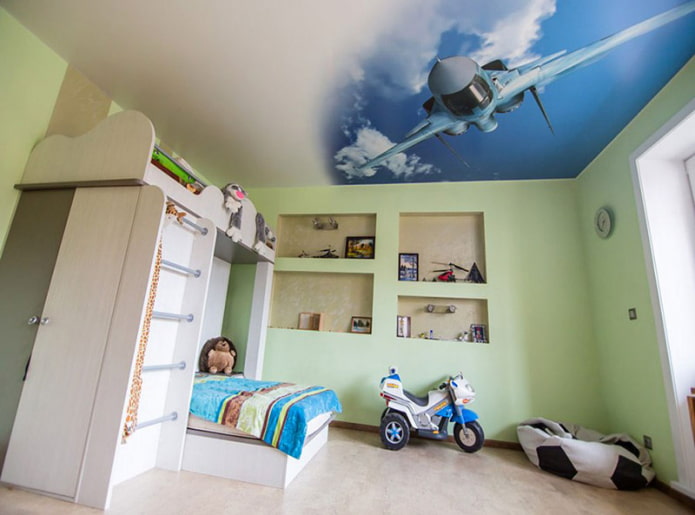 Papier peint photo au plafond à l'intérieur