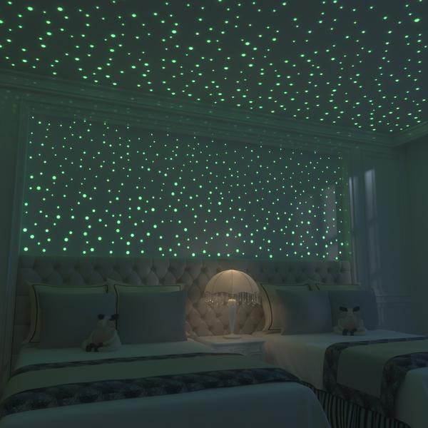 plafond avec étoiles lumineuses