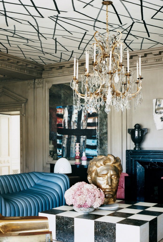 Papier peint de plafond dans le salon