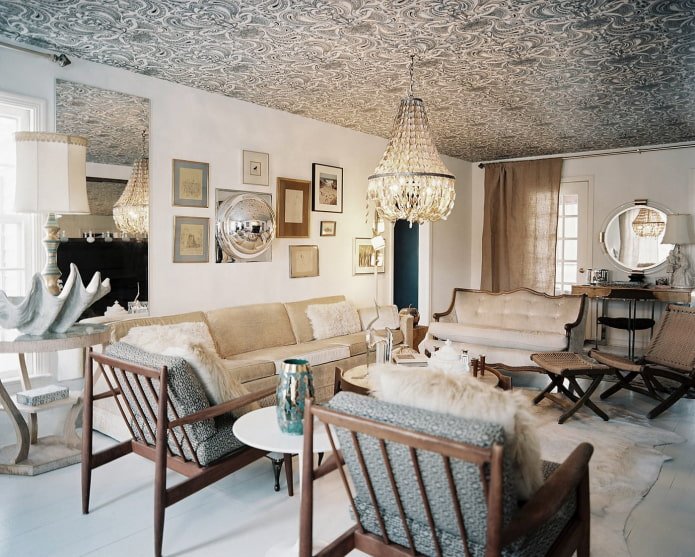 Papier peint gris au plafond