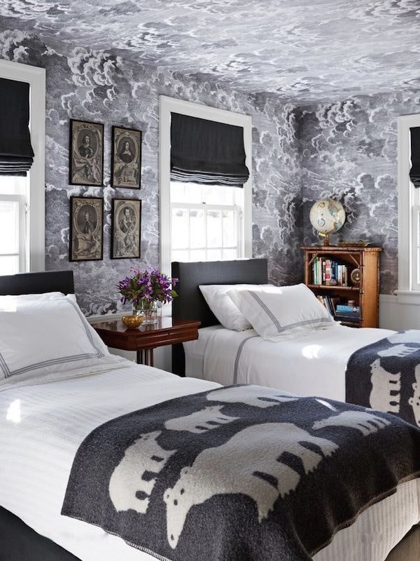 papier peint gris au plafond