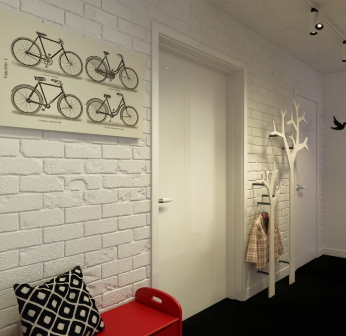 Papier peint blanc dans le couloir et le hall d'entrée