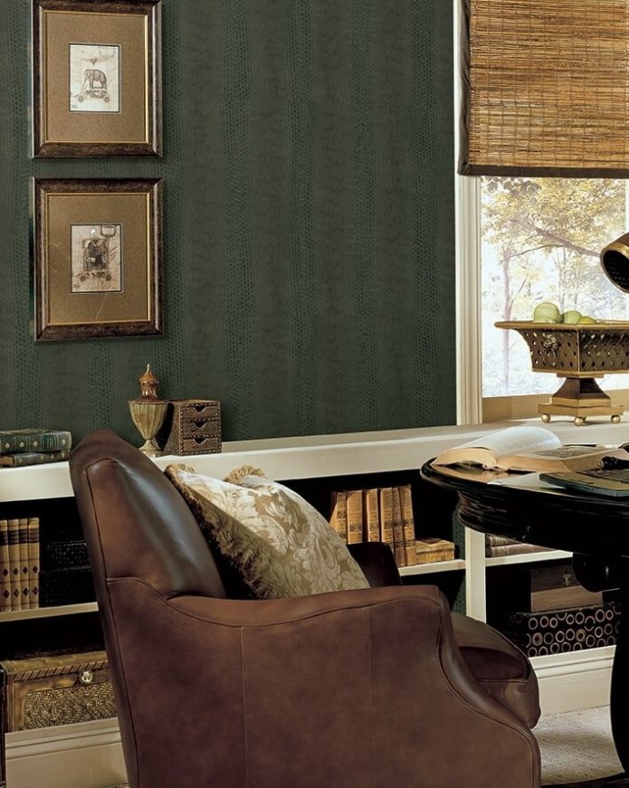 Papier peint imitation cuir dans le salon