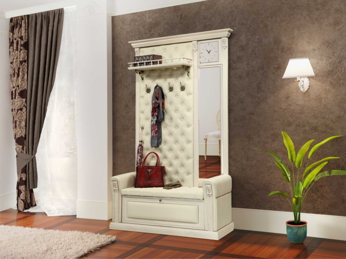 Papier peint imitation cuir dans le couloir