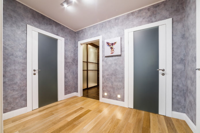 Papier peint effet plâtre dans le couloir