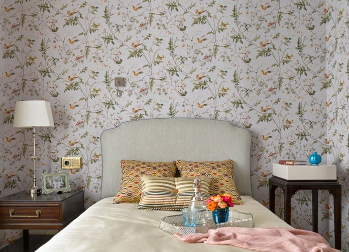 Papier peint clair dans la chambre