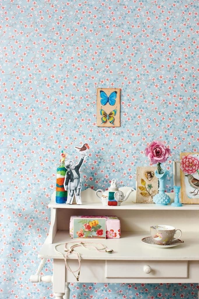 petit papier peint à fleurs à l'intérieur