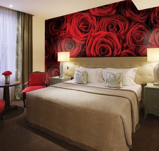 Papier peint photo avec des roses à l'intérieur