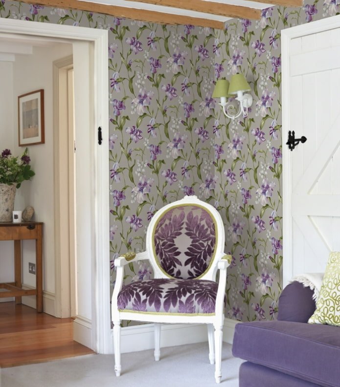 Papier peint avec des iris dans l'intérieur 
