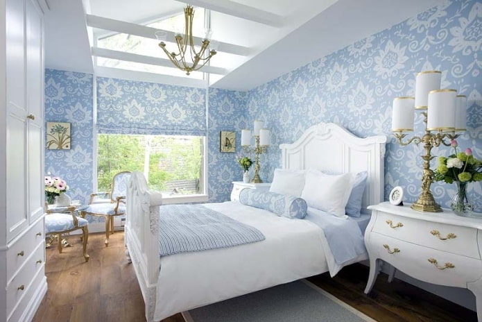 Papier peint bleu à l'intérieur