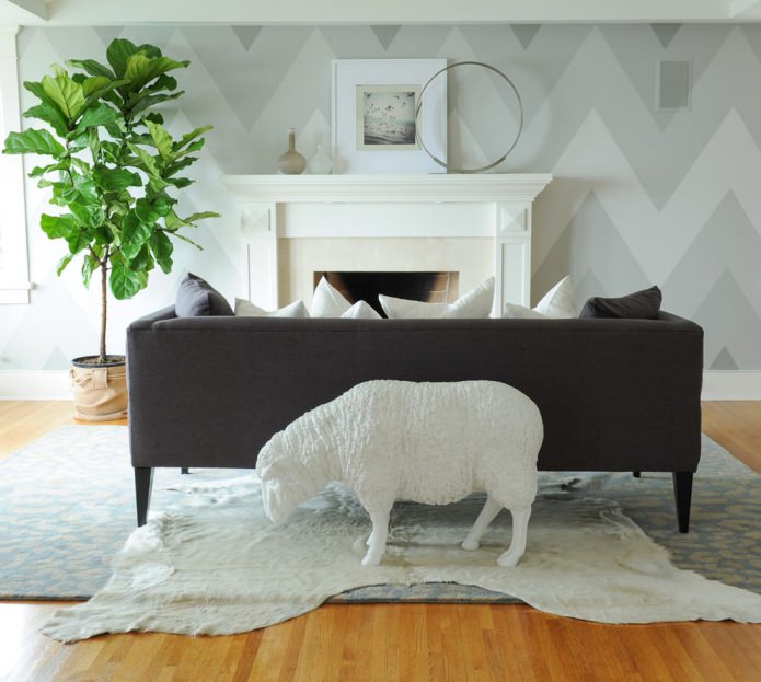 Papier peint gris clair dans le salon