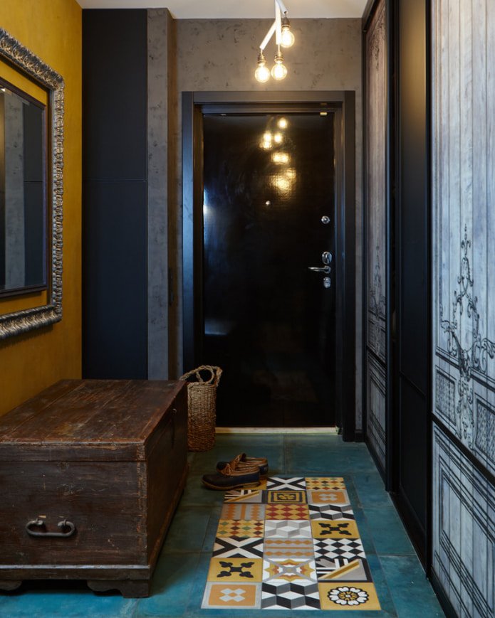 couloir avec murs gris