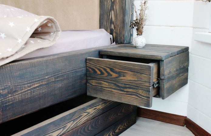 Lit et table de nuit en bois carbonisé