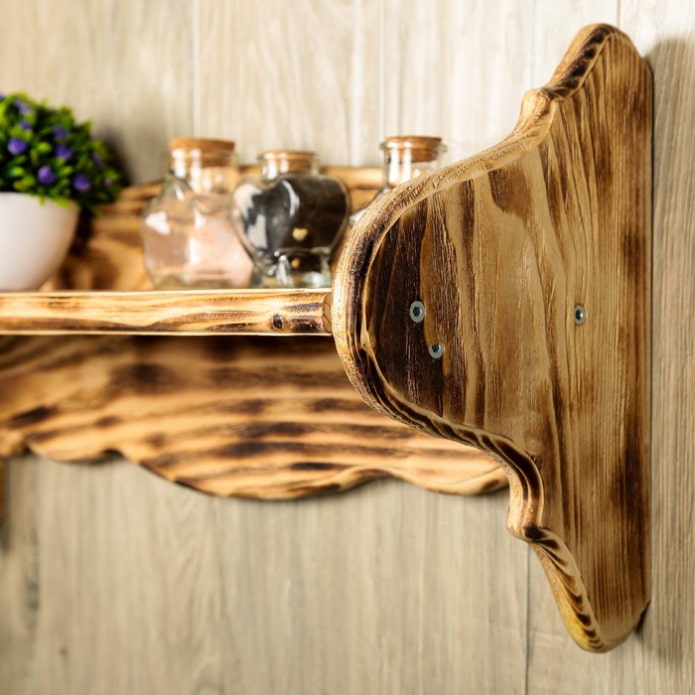 Étagère en bois carbonisé