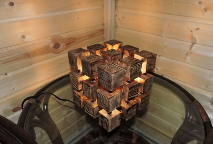 lampe de table en bois carbonisé