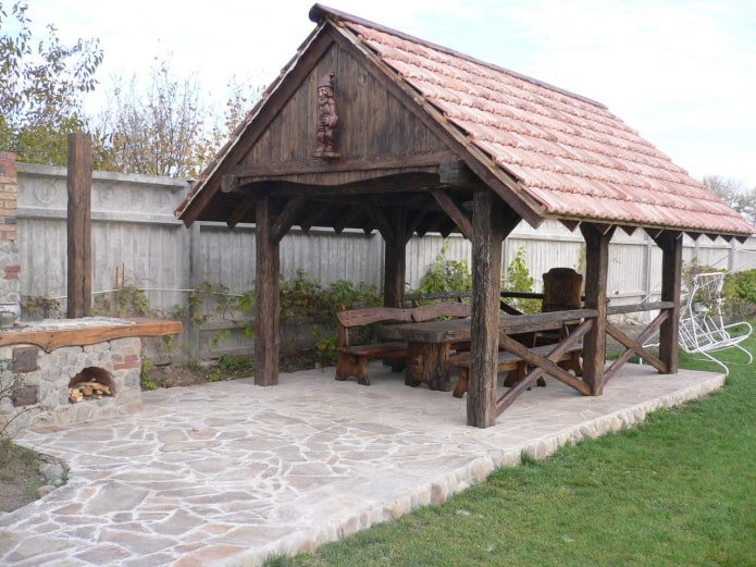 tonnelle en bois brûlé