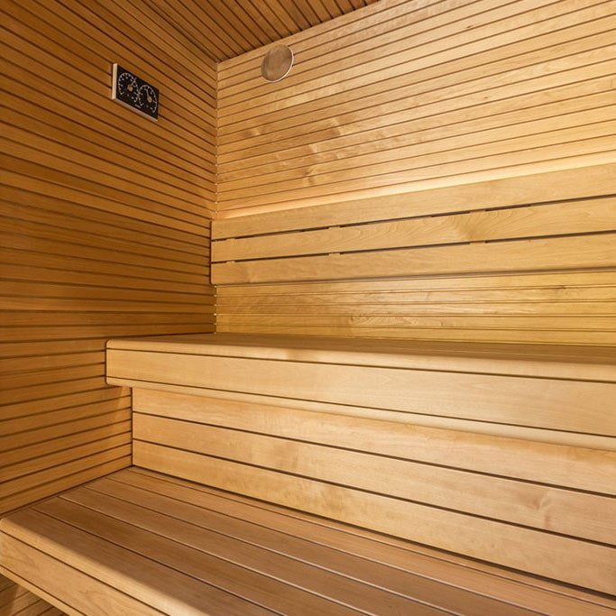 Panneaux lumineux étroits dans la décoration des bains publics