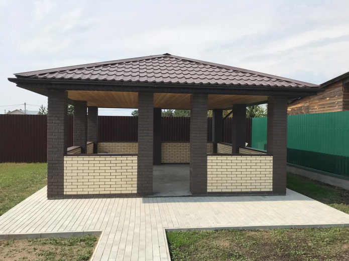 finition du belvédère avec des carreaux de clinker