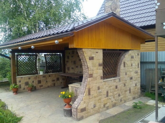 Revêtement d'un gazebo avec de la pierre décorative