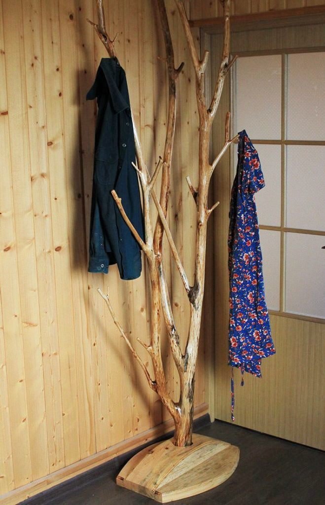 Un cintre fait d'une branche