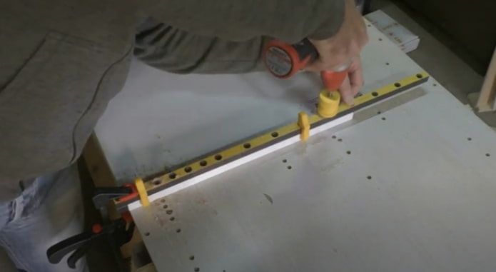 perçage des trous pour les étagères