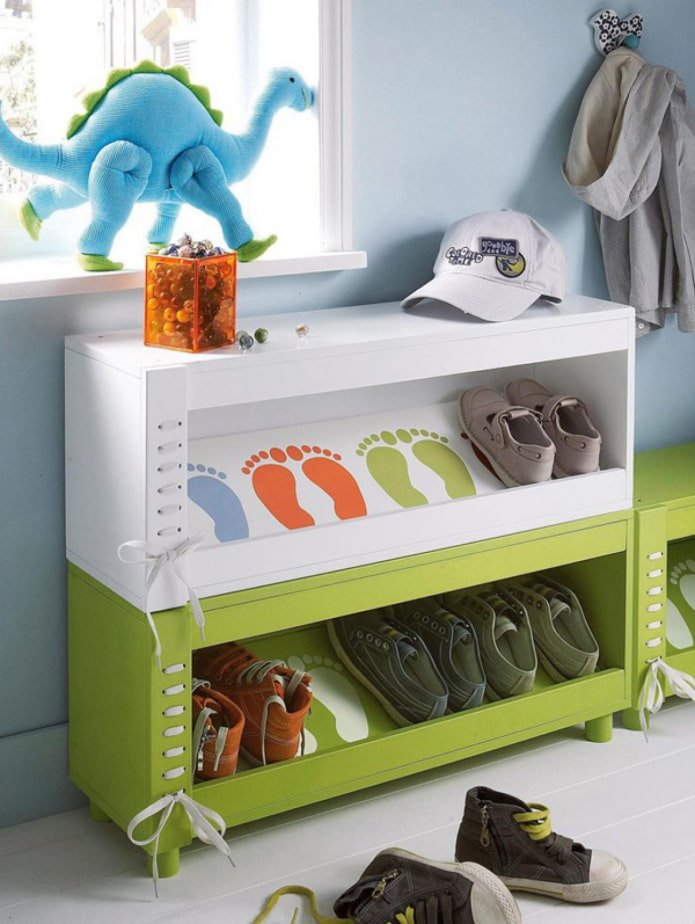 Étagère à chaussures pour enfants à l'intérieur