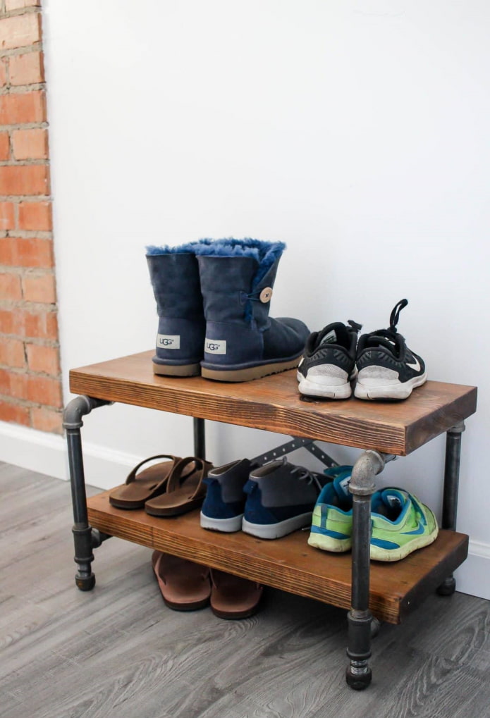 Meuble à chaussures dans un couloir de style loft