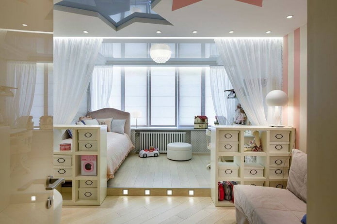 chambre d'enfant sur la loggia d'un studio