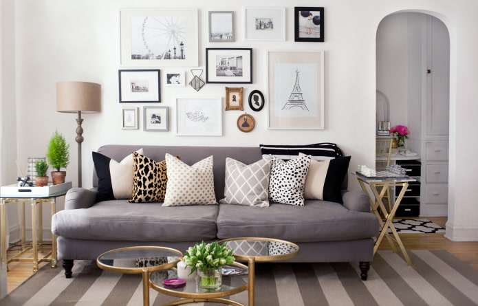 plusieurs photos sur le mur