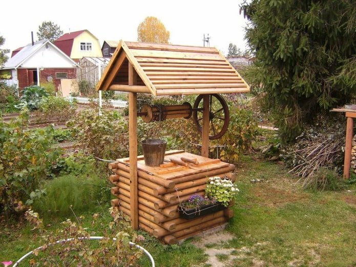 puits en bois avec volant