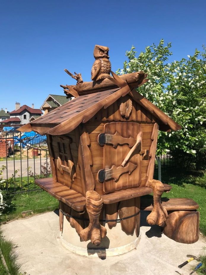 décoration de puits sculptée
