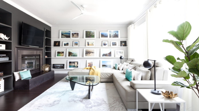 photos sur des étagères à l'intérieur