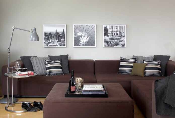 Photos sur le mur à l'intérieur