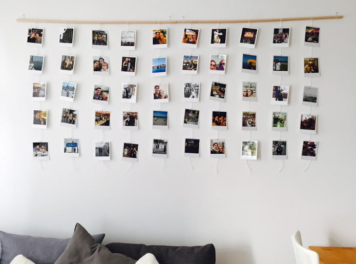 Photos Polaroïd sur le mur à l'intérieur