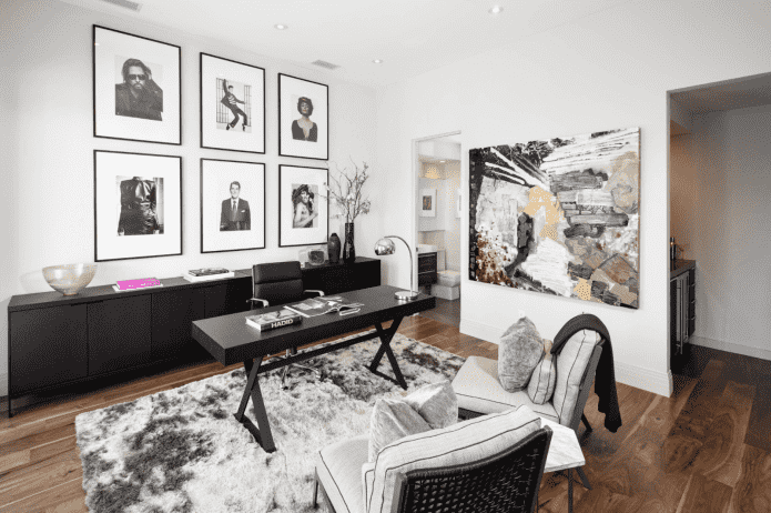 Photographies en noir et blanc à l'intérieur