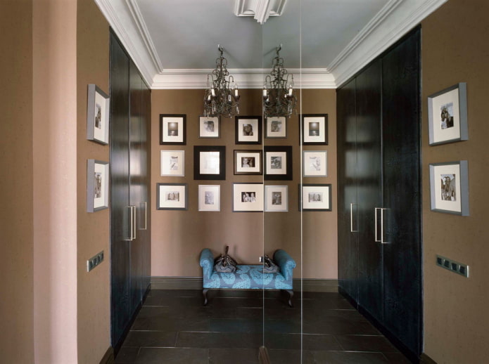 photos in the hallway interior