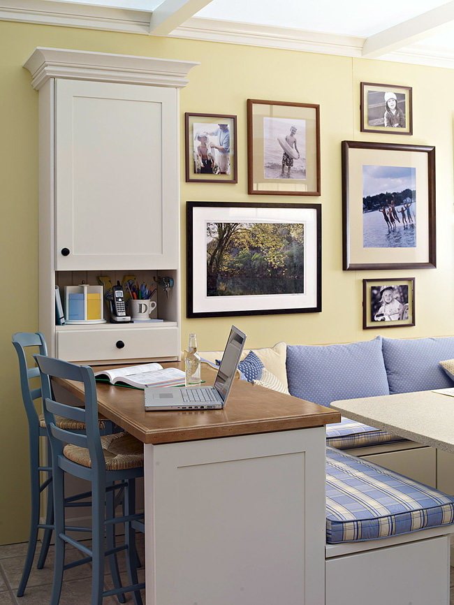 Photos encadrées au mur à l'intérieur